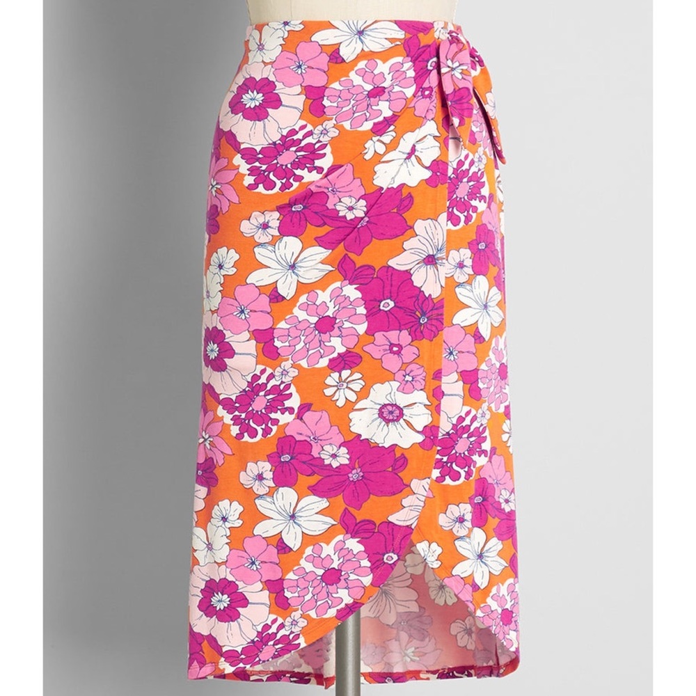 MODCLOTH • Come On Surfing Baby Floral Wrap Skirt - Picture 1 of 6